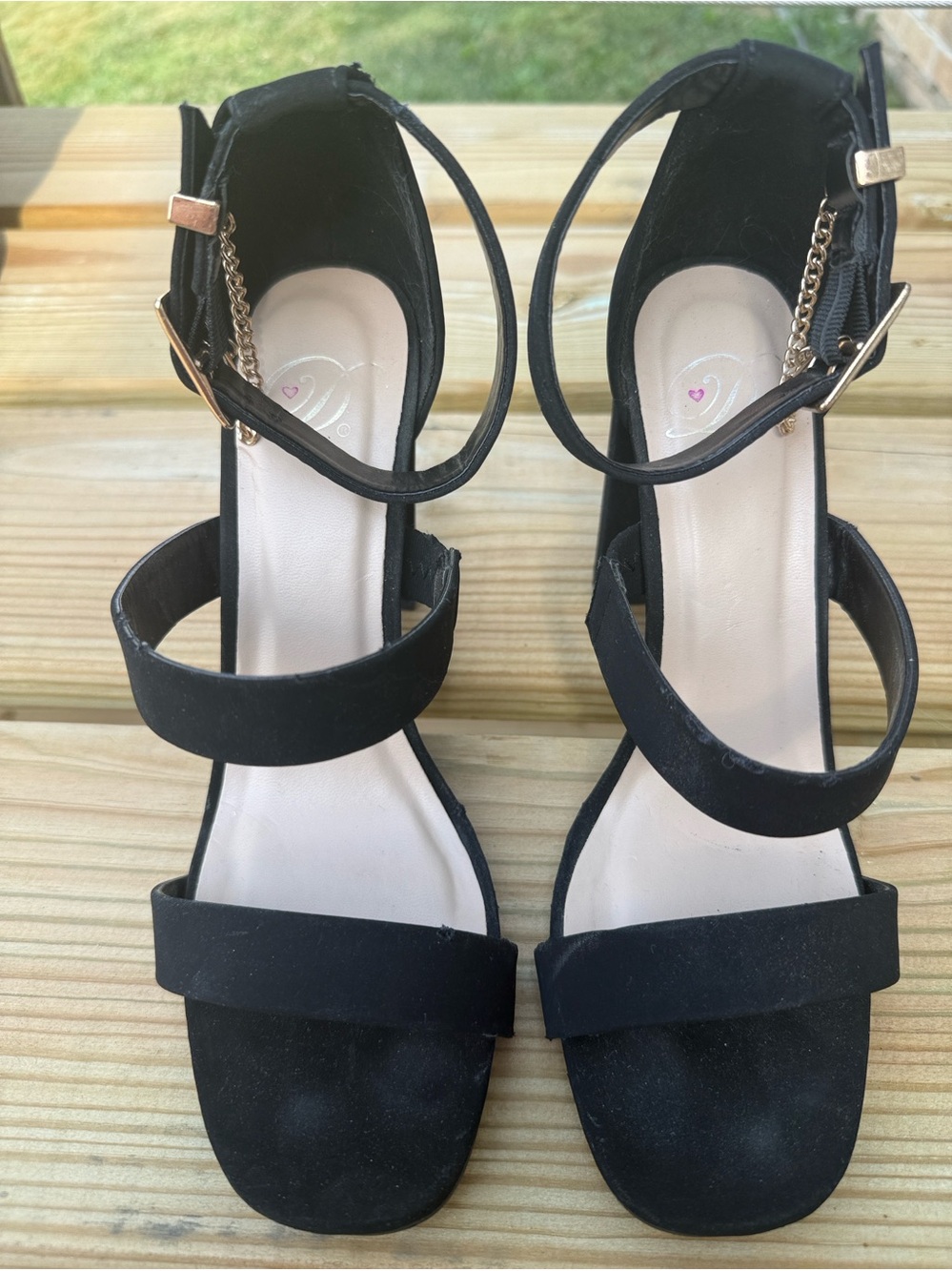 ❤️ D Suede Heels Size7